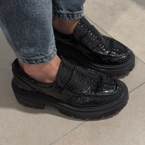 Topshop Lottie chunky loafers in black croc - Picture 3 of 12
